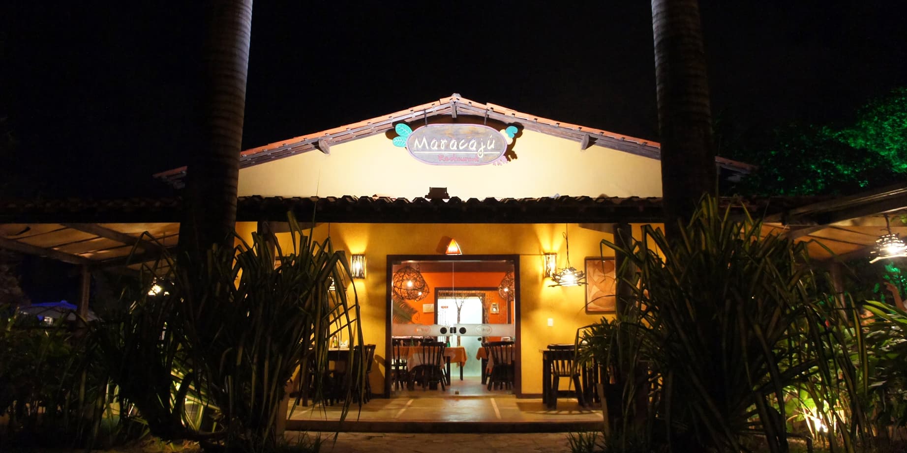 Área interna do restaurante do Hotel Aconchego Porto de Galinhas